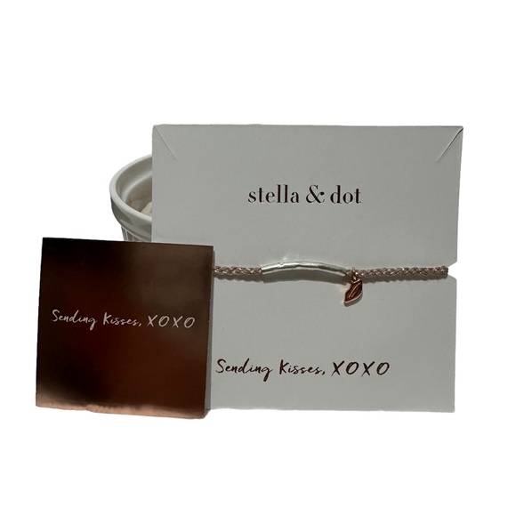 Stella and dot braided silver bracelet with lips charm, in original packaging. - Picture 4 of 8